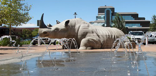 Rhino-Statue